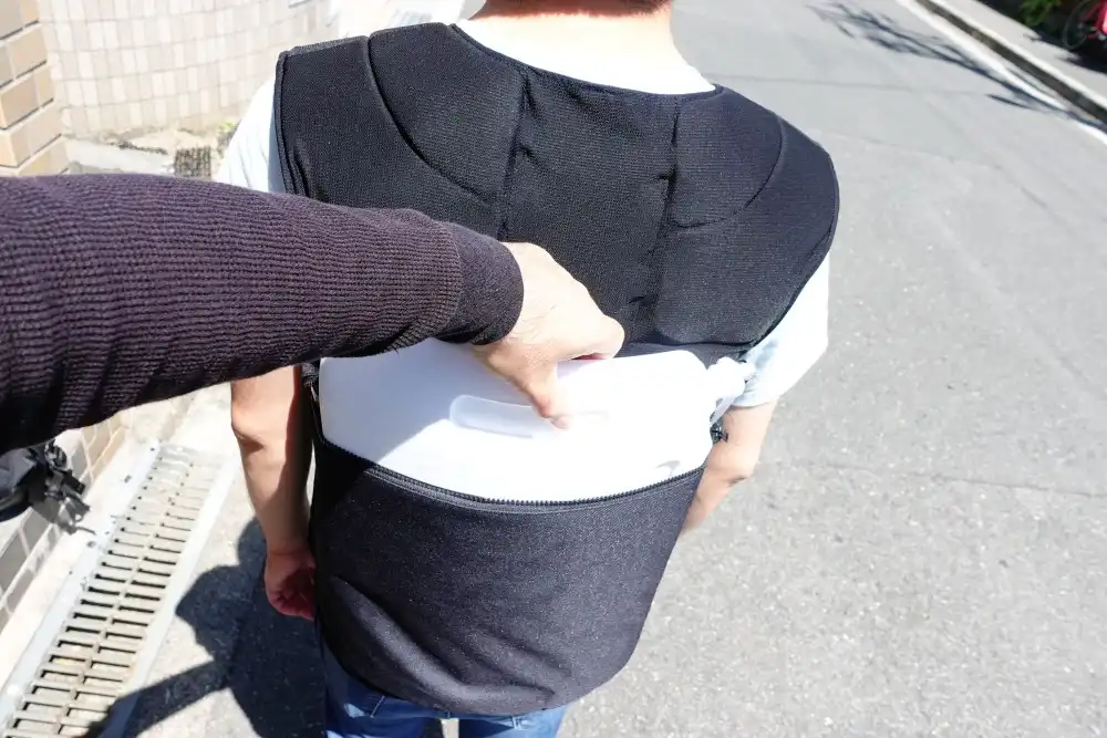 補助者によるボトル交換が可能